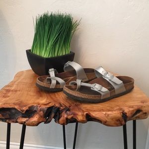 Birkenstock size 37 narrow. Fits like 36 regular.